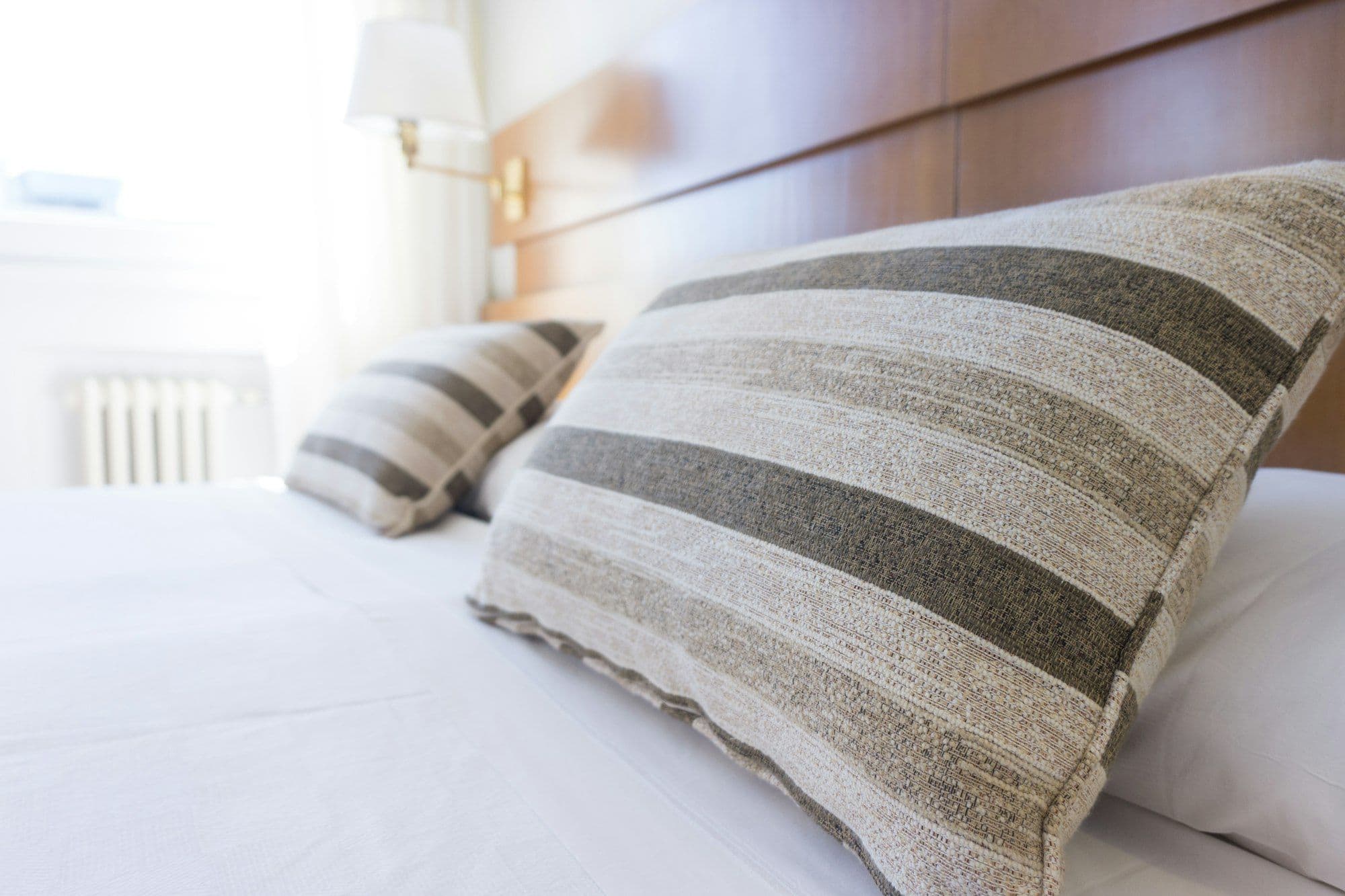 What amenities are included in a Murray Hotel staycation package?