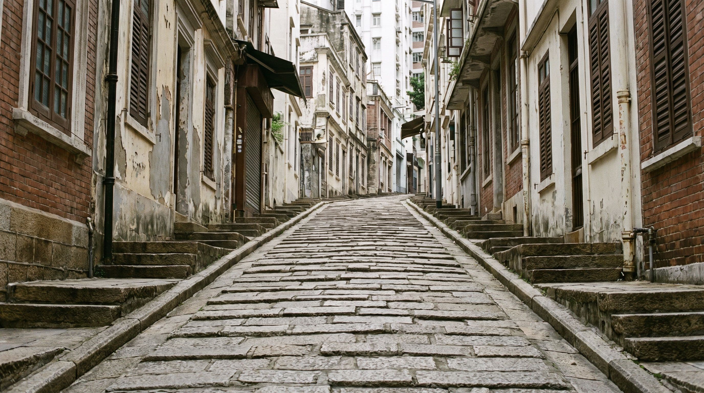 Self-Guided Walking Tour of Central Hong Kong: A Free Heritage Route to Sheung Wan